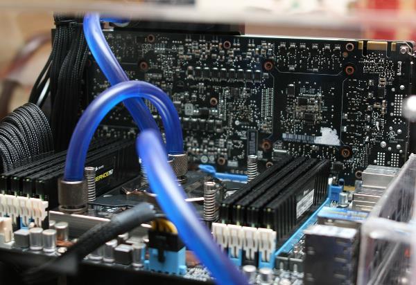 主板電池如何更換