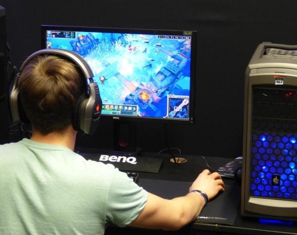 一體機(jī)和臺式電腦外觀設(shè)計(jì)與空間占用對比