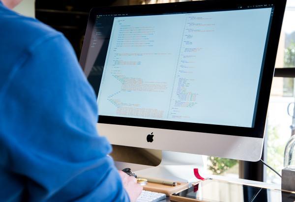 一體機(jī)和臺式電腦價格與性價比對比