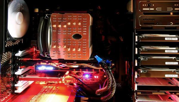 安裝硬盤與電源